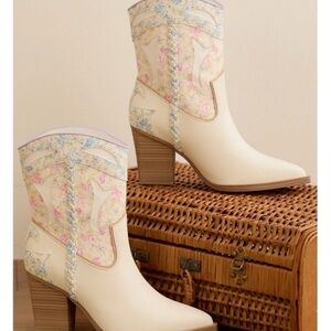 Altar’d State Nell floral boots